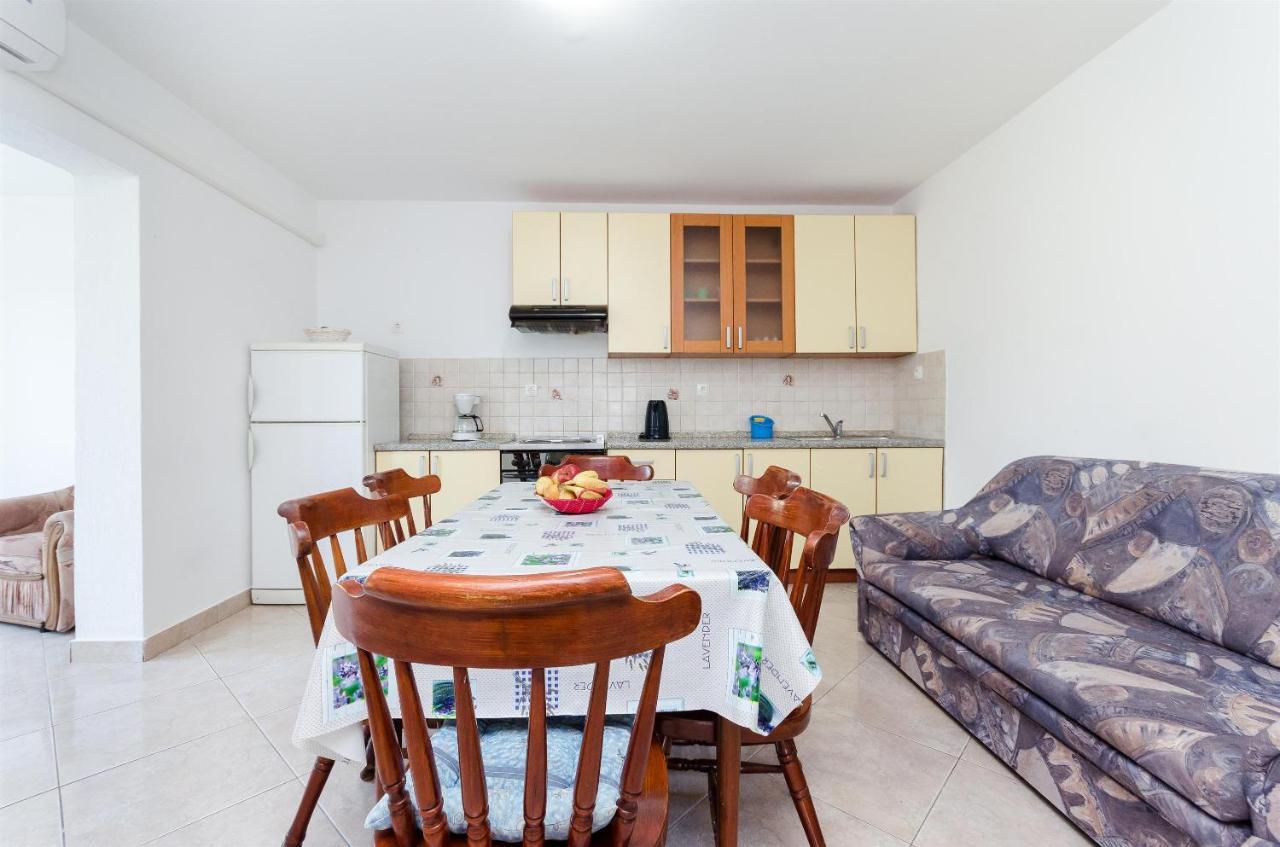 Apartments Ester 洛帕 外观 照片