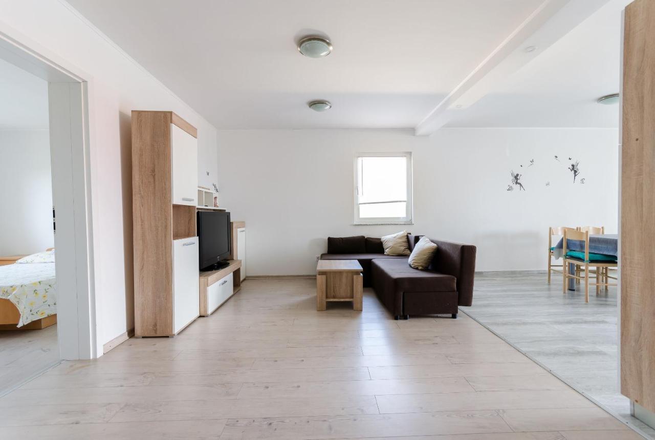 Apartments Ester 洛帕 外观 照片