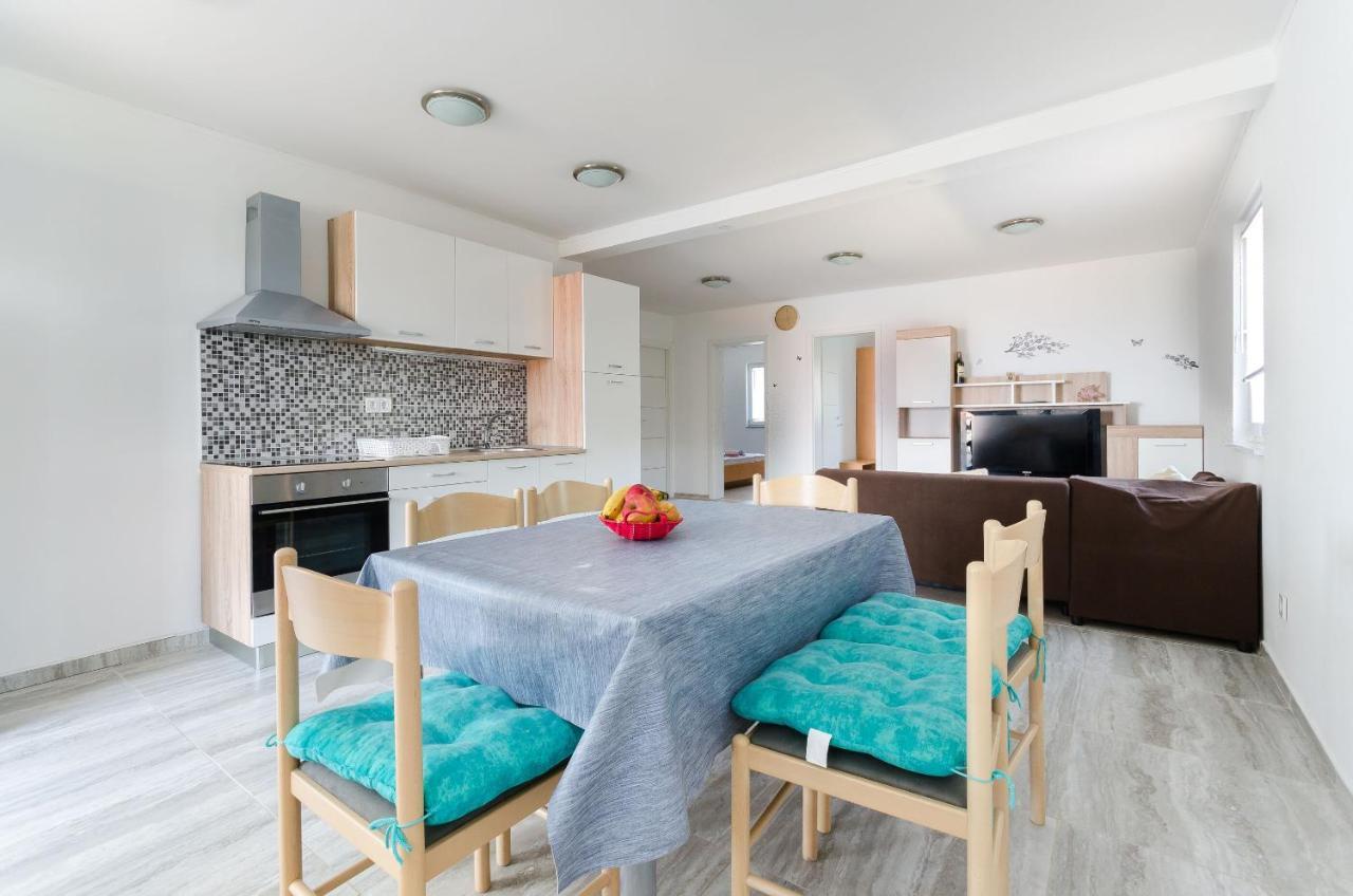 Apartments Ester 洛帕 外观 照片
