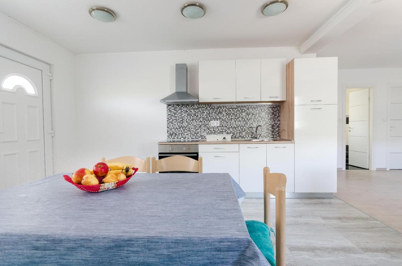 Apartments Ester 洛帕 外观 照片