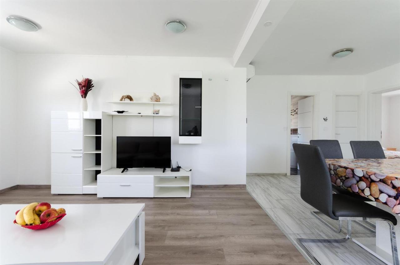 Apartments Ester 洛帕 外观 照片