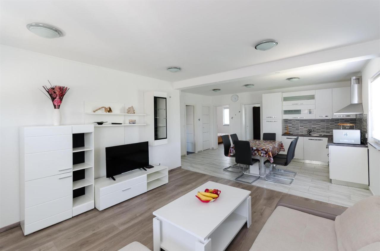 Apartments Ester 洛帕 外观 照片