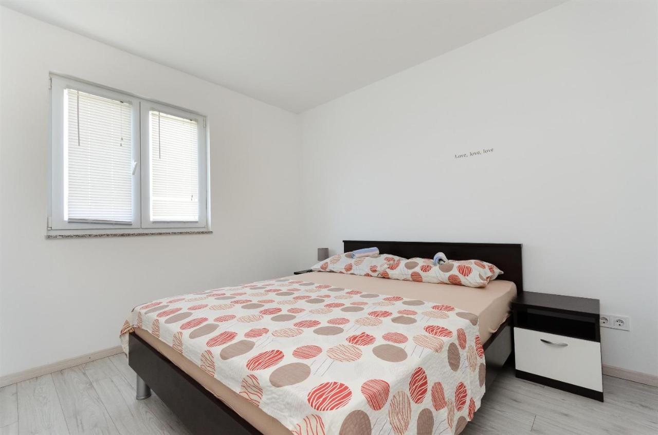Apartments Ester 洛帕 外观 照片