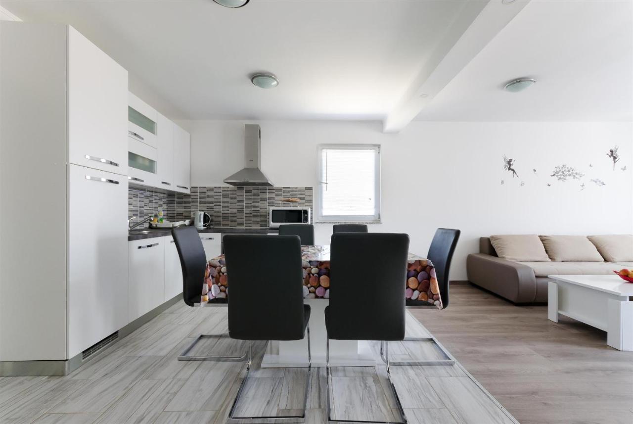 Apartments Ester 洛帕 外观 照片
